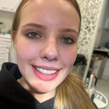 Uśmiech zadowolonej pacjentki gabinetu Smile Design